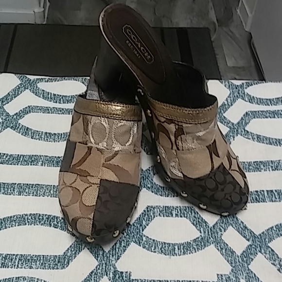 SHOES - Picture 2 of 6